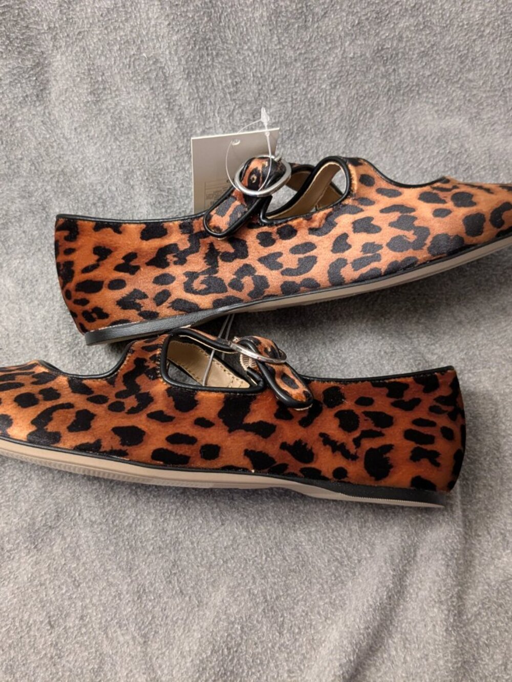 LAST CHANCE! New Women's Size 6.5 Animal Print Flats with Buckle Detailing - Picture 3 of 3
